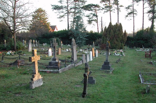 Commonwealth War Graves St John the Divine Churchyard