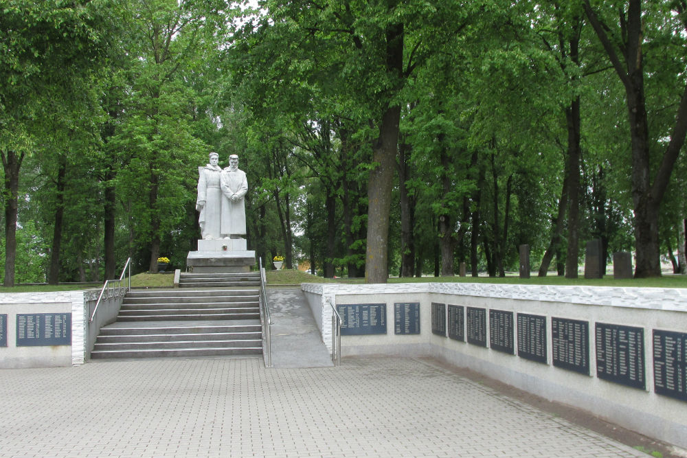 Sovjet Oorlogsbegraafplaats Dobele