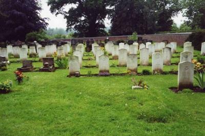 Commonwealth War Graves St Cuthbert Churchyard