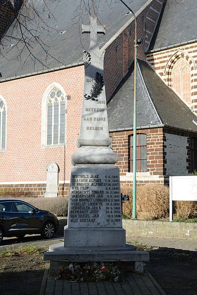 War Memorial Betekom