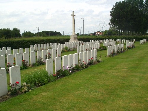 Commonwealth War Cemetery Le Grand Beaumart - Steenwerck - TracesOfWar.com