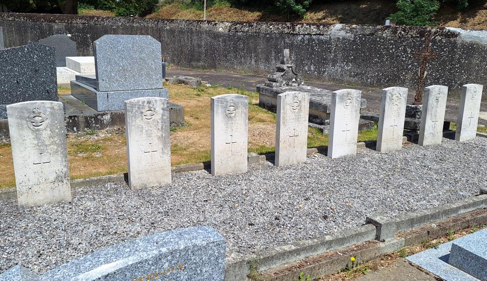 Commonwealth War Graves Chateaudun #4