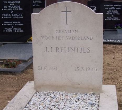 Dutch war Grave Meerlo