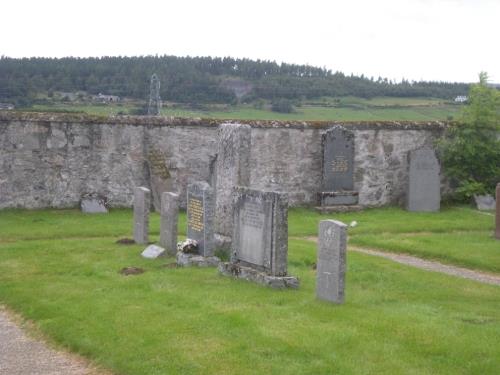 Commonwealth War Graves Abernethy Parish Churchyard