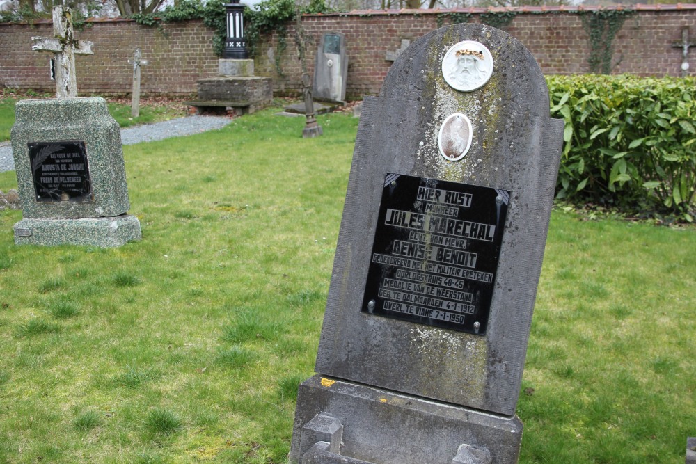 Belgian Graves Veterans Viane Old Churchyard	