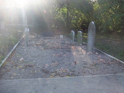Commonwealth War Graves Woodville Methodist Churchyard