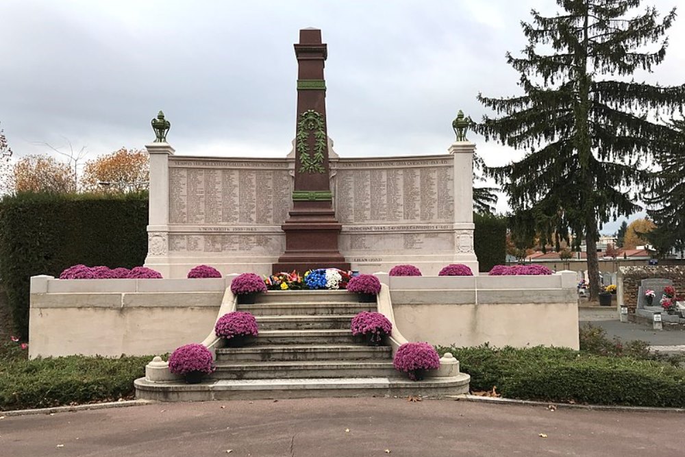 War Memorial Villefranche-sur-Sane