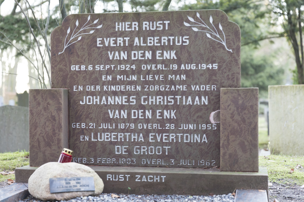 Dutch War Grave Municipal Cemetery Beekbergen