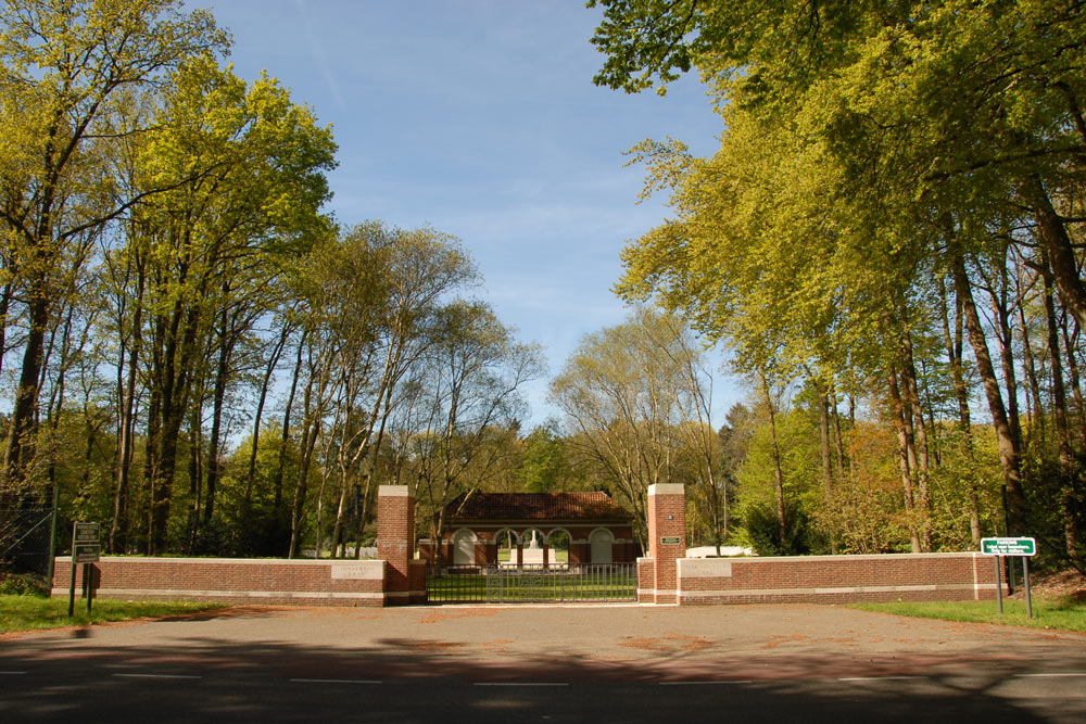 Commonwealth War Cemetery Jonkerbos