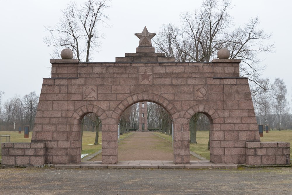 Camp Cemetery Ehrenhain (Stalag IV H)