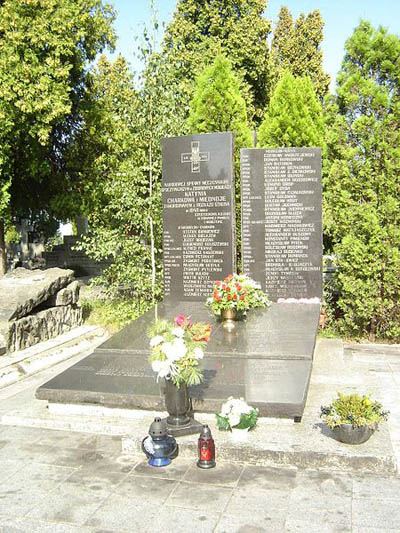 Symbolische Graf Slachtoffers Katyn