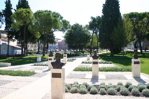 Busts Titov Park Pula