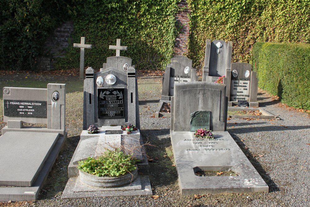 Belgian Graves Veterans Tombeek