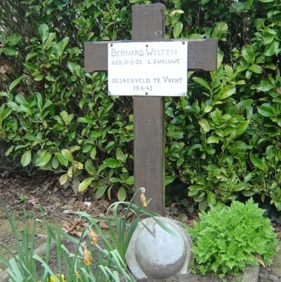 Dutch War Graves Roman Catholic Cemetery Lage Zwaluwe