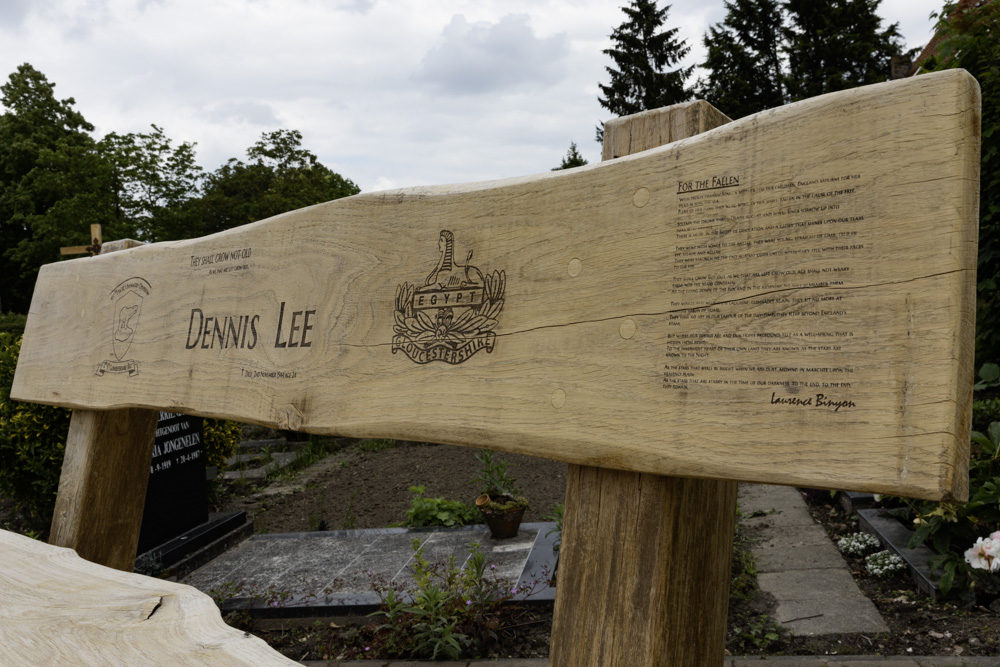 Commonwealth War Grave and Memorial Bench Roman Catholic Cemetery Stampersgat #4