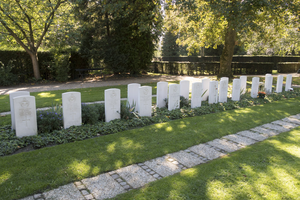 Oorlogsgraven van het Gemenebest Algemene Begraafplaats Soestbergen