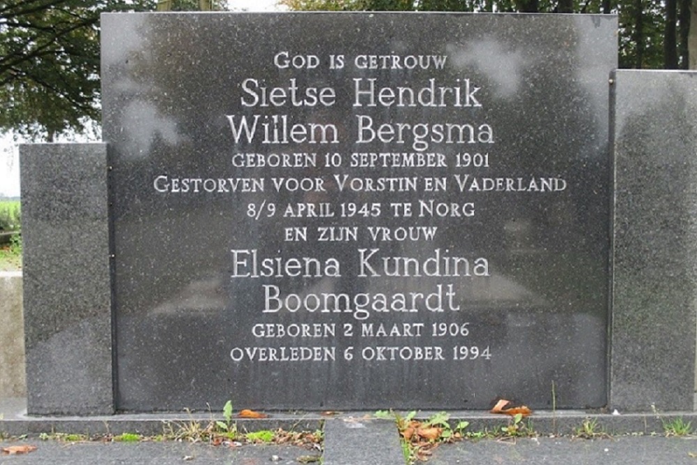 Dutch War Graves General Cemetery Uithuizermeeden