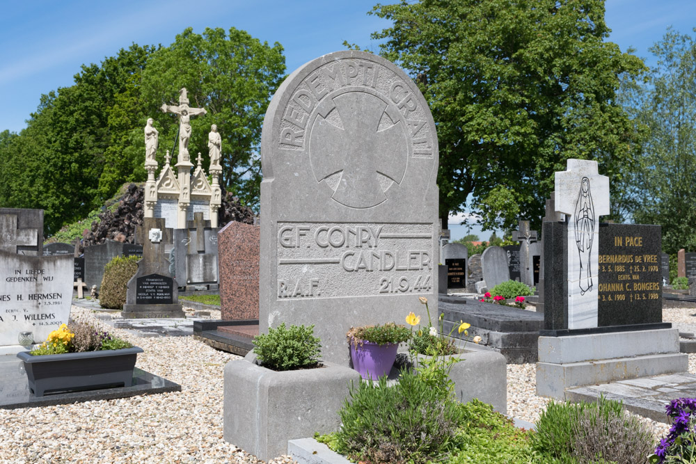 Commonwealth War Grave Roman Catholic Cemetery Batenburg
