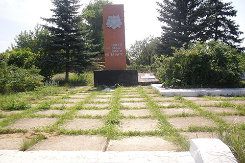 Mass Grave Soviet Soldiers & War Memorial Yelyzaveto-Mykolaivka