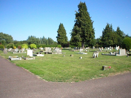 Commonwealth War Graves Lower Stratton Cemetery