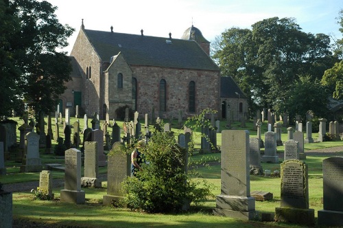 Oorlogsgraven van het Gemenebest Prestonkirk Parish Churchyard