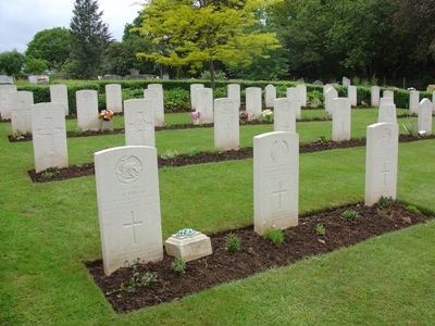 Commonwealth War Graves Astwood Cemetery