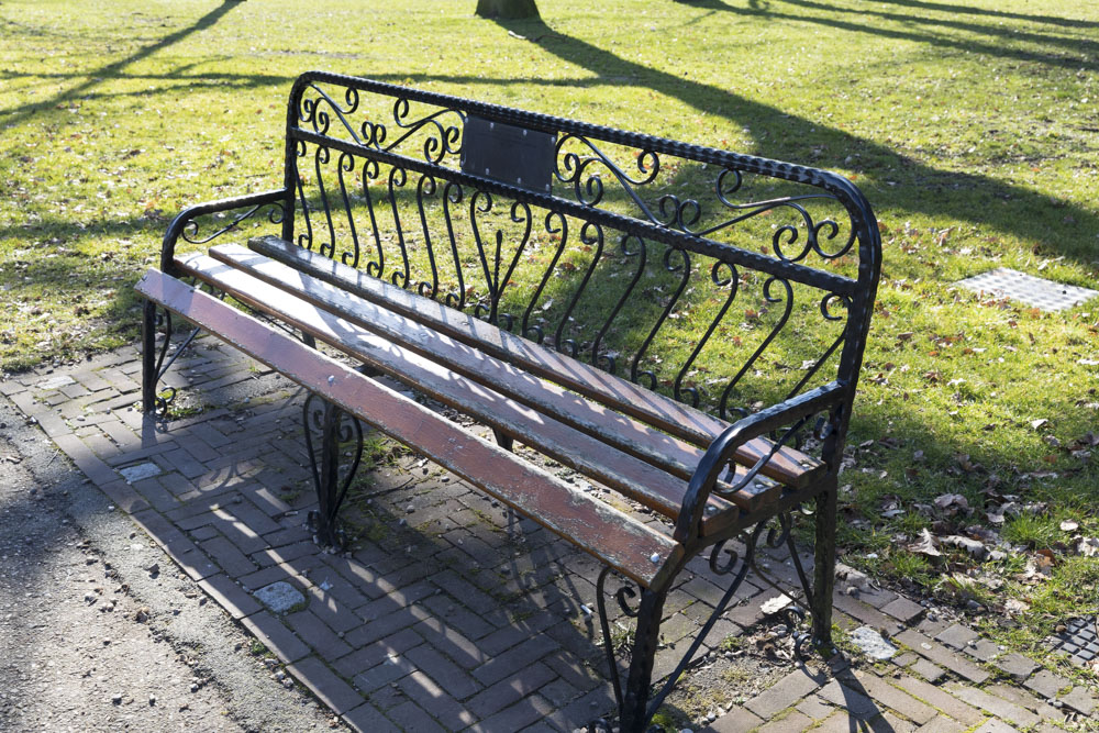 Memorial Benches Airborne Museum 'Hartenstein' - Oosterbeek ...