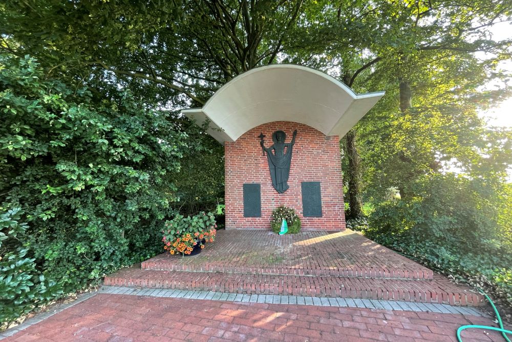 Monument To The Fallen Shooting Club Ahlde