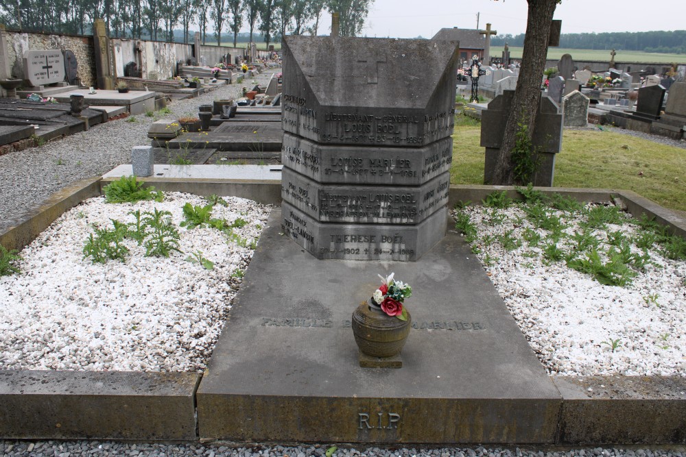 Belgian War Graves and Memorial Cross Roucourt #3