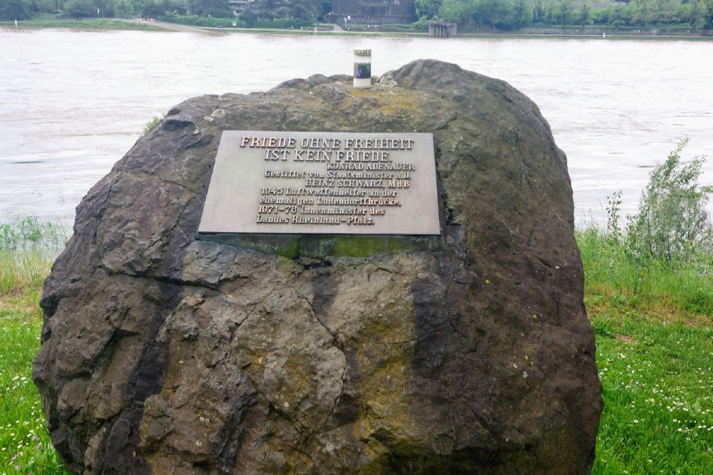 Plaquette Vrede zonder vrijheid is geen vrede