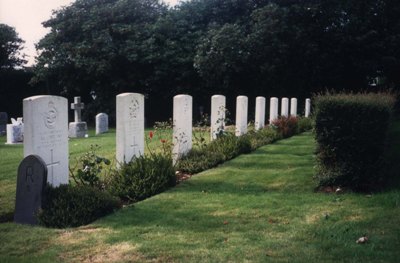 Commonwealth War Graves Buckland Monachorum Cemetery