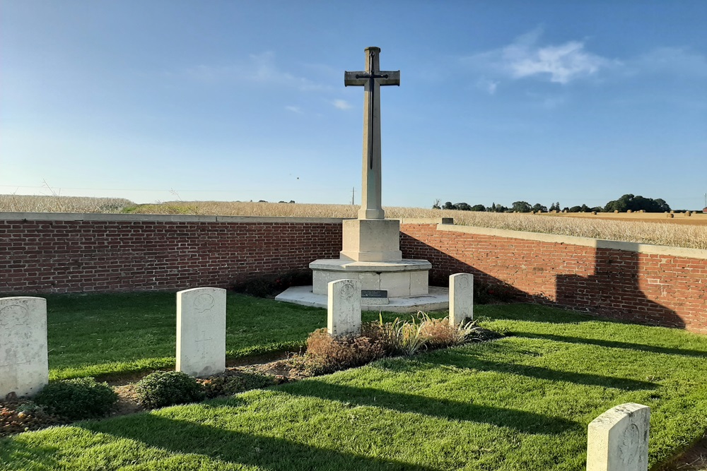 Commonwealth War Cemetery Sunken Road (2nd Canadian) #4