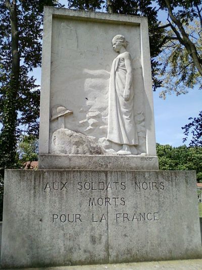 Monument Zwarte Soldaten Jardin Tropical