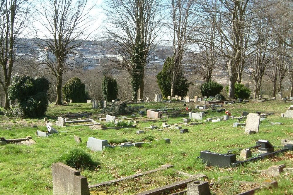 Commonwealth War Graves Luton Church Burial Ground