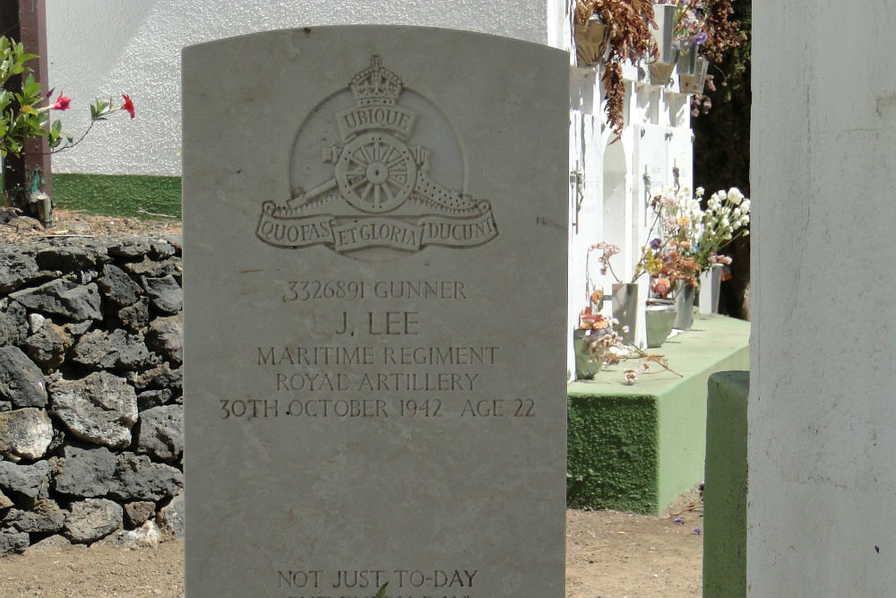 Commonwealth War Grave Villa de Mazo