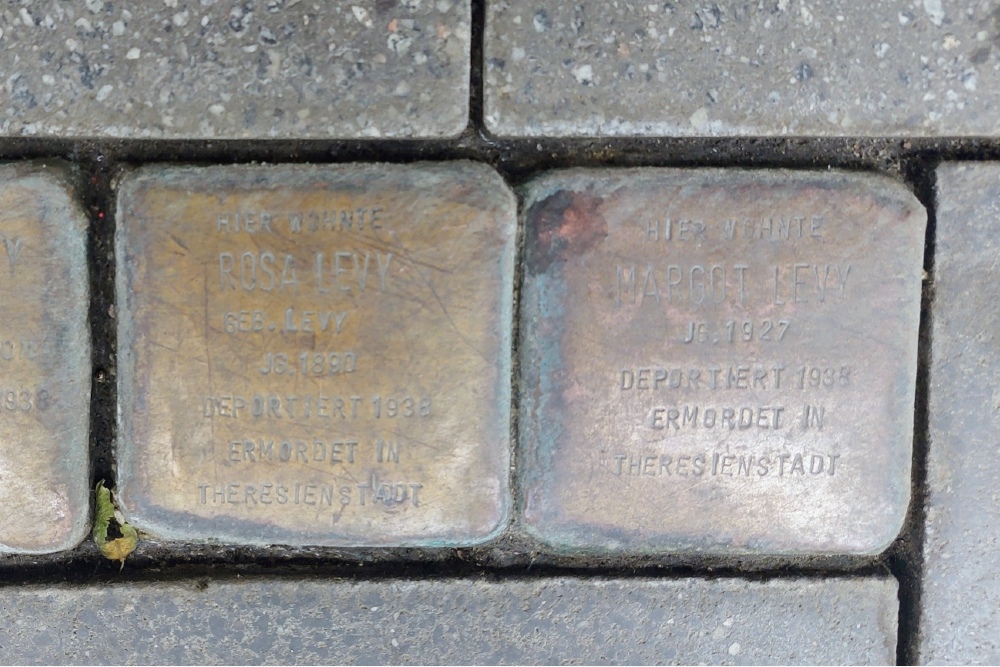 Stolpersteine Engerserstrae Str. / Mittelstrae #2