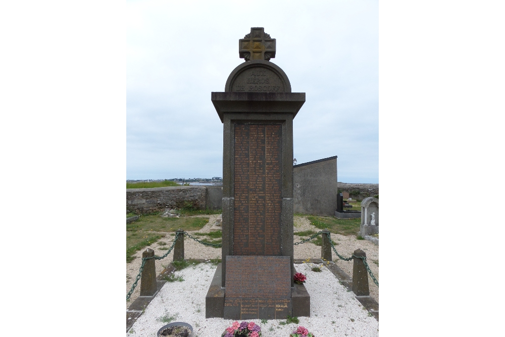 Oorlogsmonument Roscoff #1