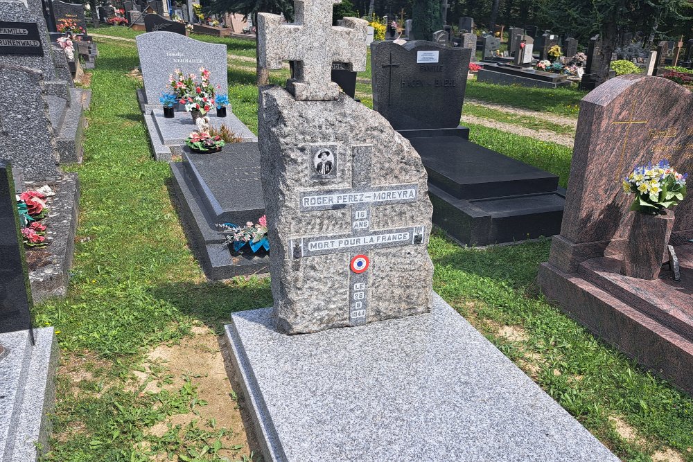 Commonwealth War Graves Municipal Cemetery Cronenbourg West Strasbourg #4