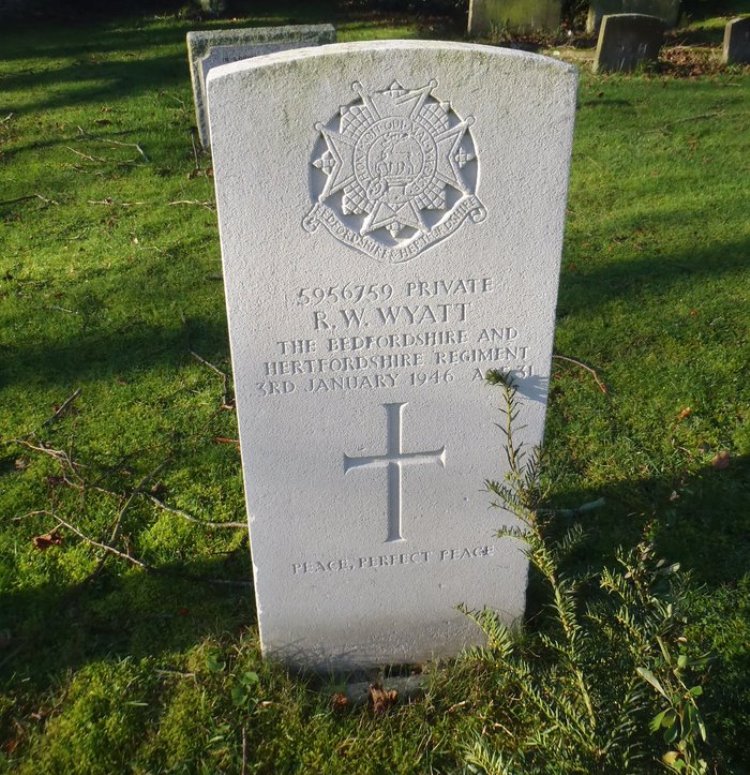 Commonwealth War Grave St. Mary Churchyard