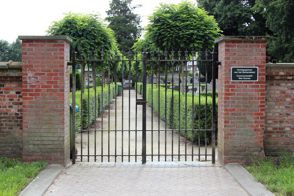 Commonwealth War Graves Morkhoven