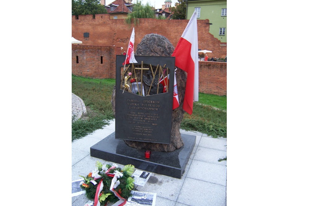 Monument Slachtoffers Katyn Warschau