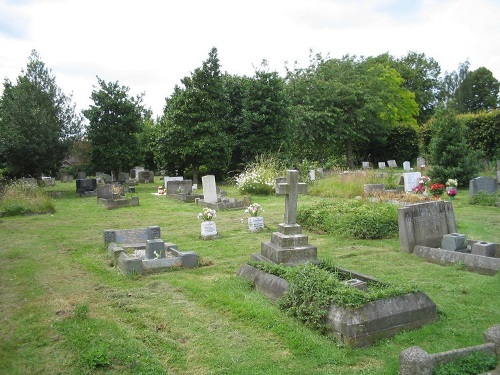 Oorlogsgraven van het Gemenebest St Giles Churchyard and Extension