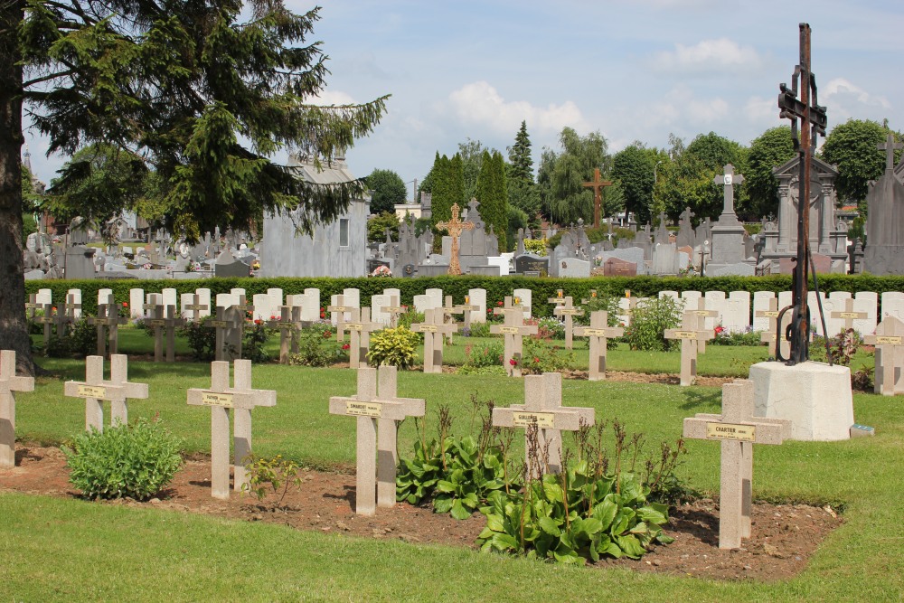 Franse & Belgische Oorlogsgraven Porte de Paris Cambrai	