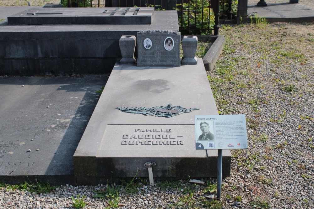 Belgische Oorlogsgraven Ecaussinnes dEnghien