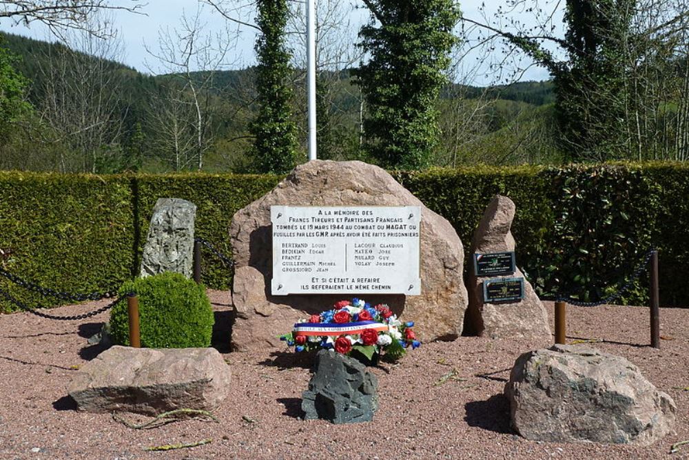 Monument Omgekomen Verzetsmensen Montchal