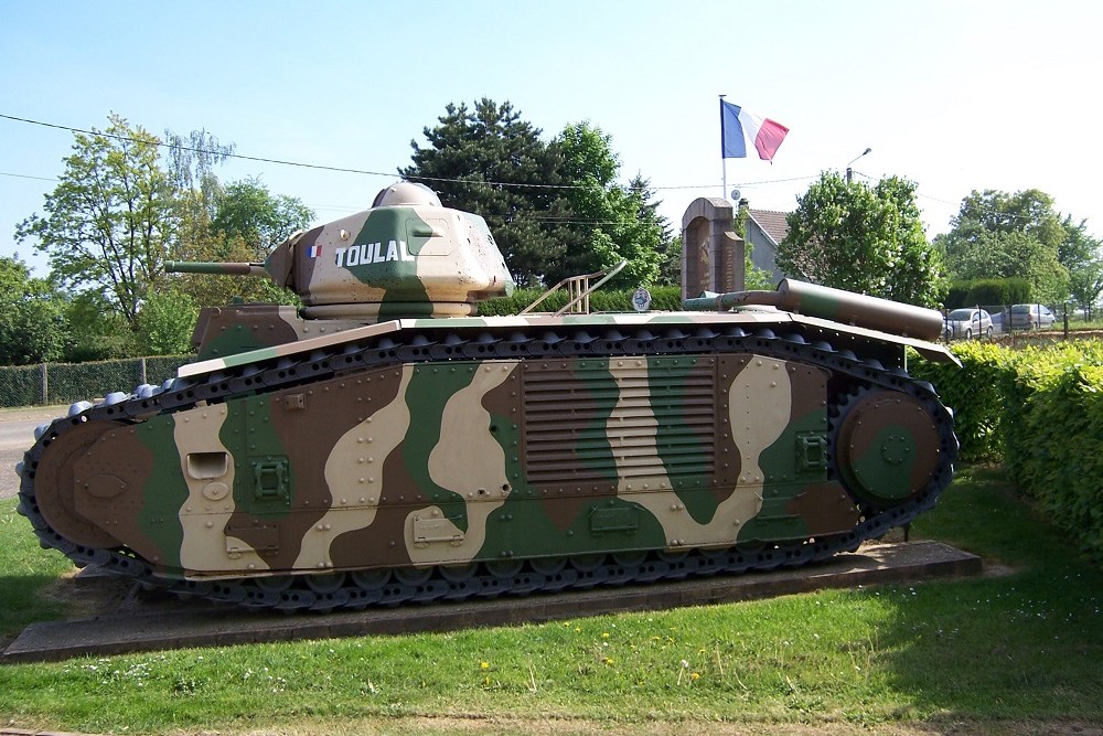 Char 1 Bis Zware Tank / Monument Slag om Stonne 1940