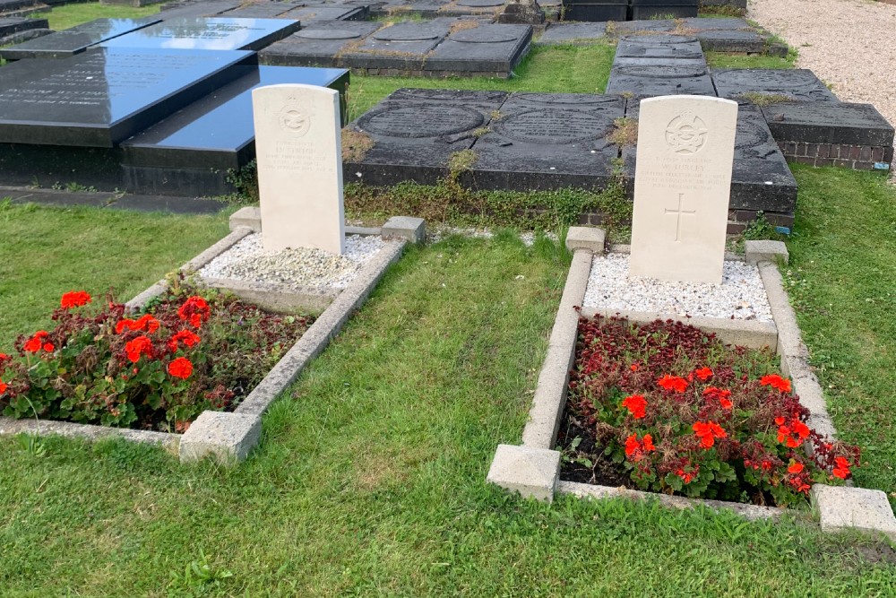 Commonwealth War Graves Municipal Cemetery Usquert