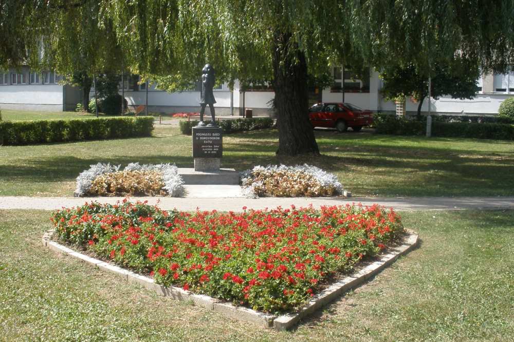 Monument Omgekomen Kinderen Slavonski Brod