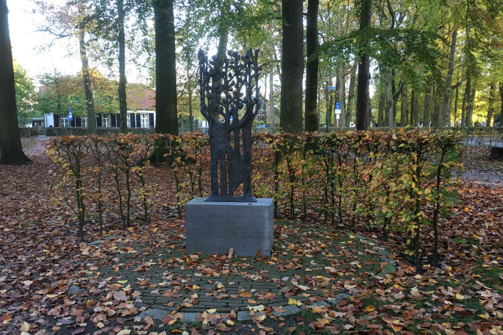 War Memorial Muiderberg
