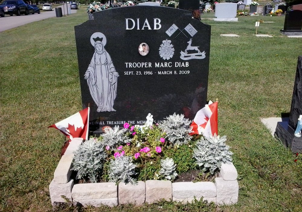 Canadees Oorlogsgraf Assumption Cemetery